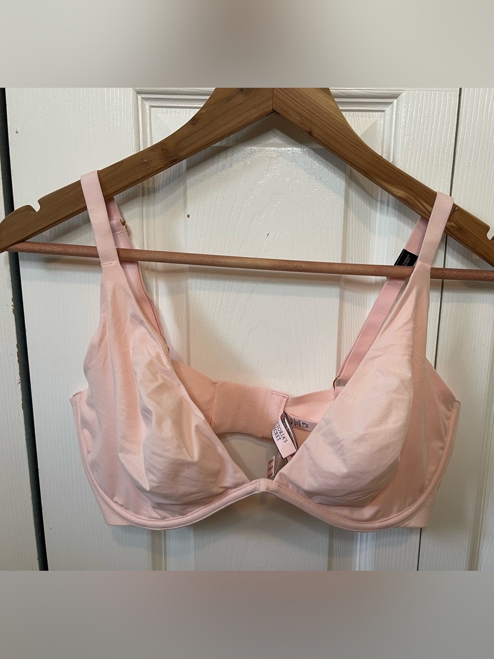 NWT Victoria’s Secret Pink Lined Underwire Bra
36DD